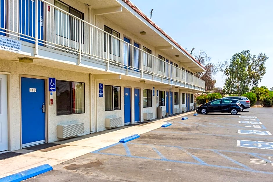 Motel 6-Bakersfield, CA - Convention Center