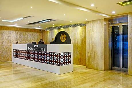 Super Townhouse 1199 Hotel Dev's Inn by CJ