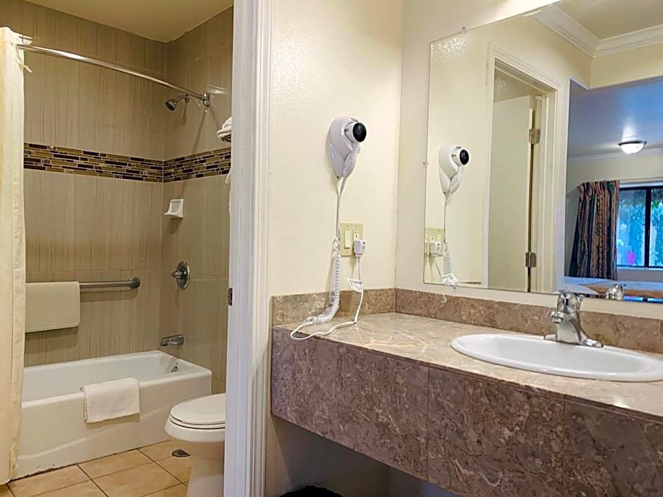 Monterey Oceanside Inn