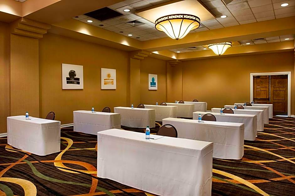 DoubleTree By Hilton Memphis Downtown