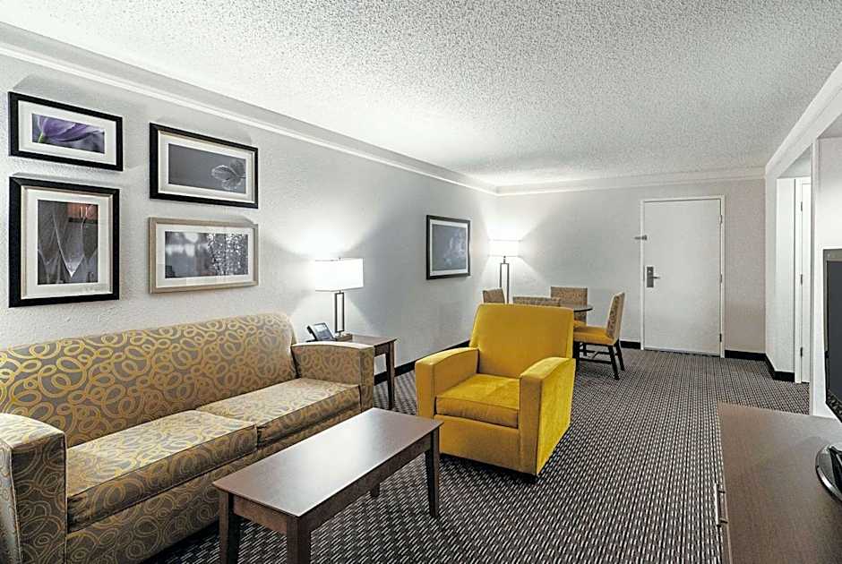 La Quinta Inn & Suites by Wyndham Lubbock West Medical Center