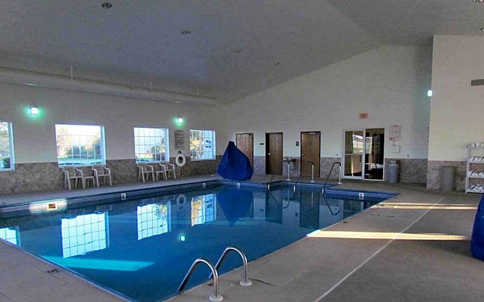 Oak Hill Inn & Suites