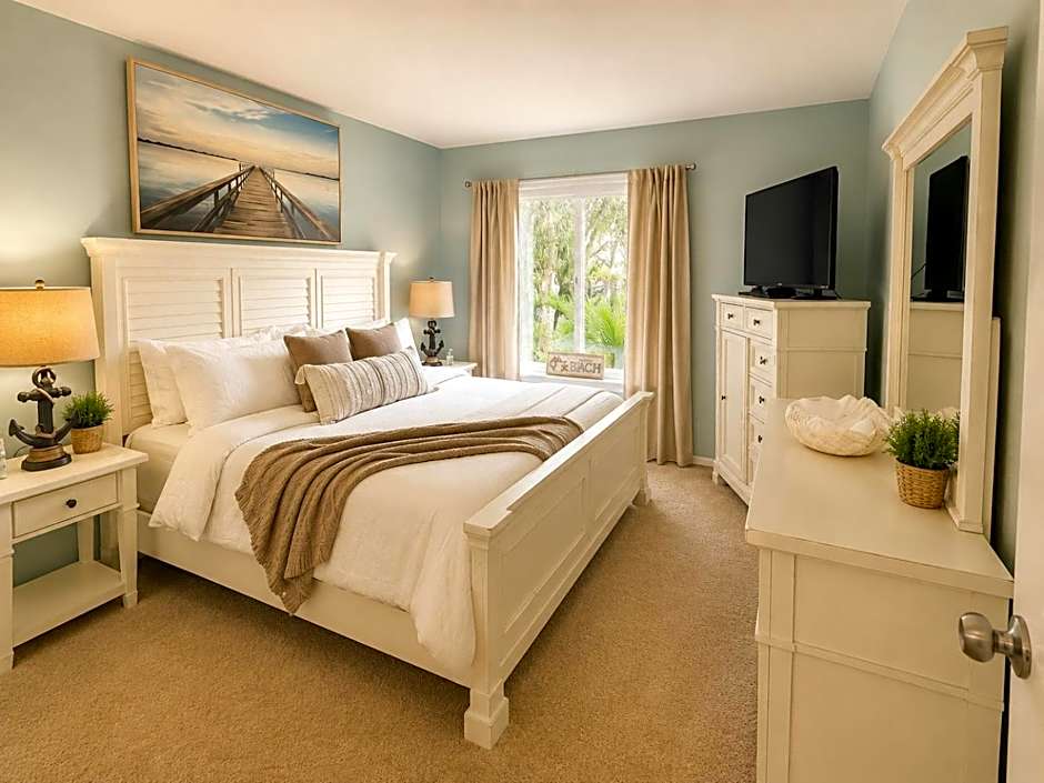 Waterfront Resort Condo w Beach