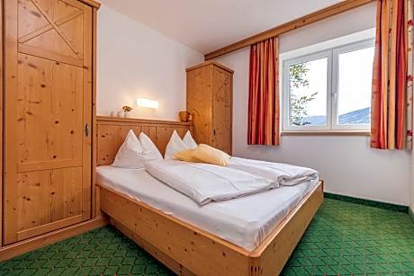 Standard Two-Bedroom Apartment with Mountain View