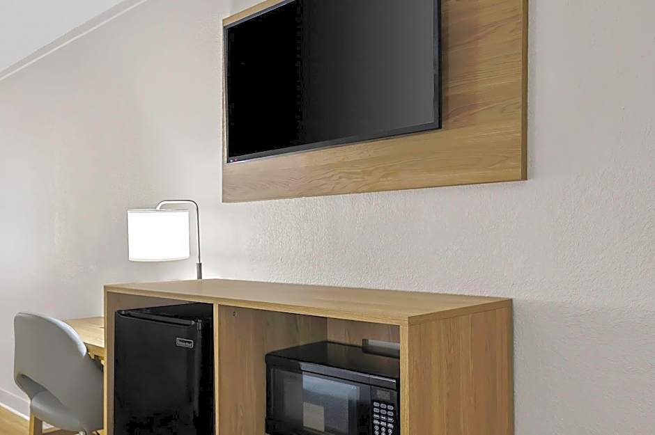 Days Inn by Wyndham Salem