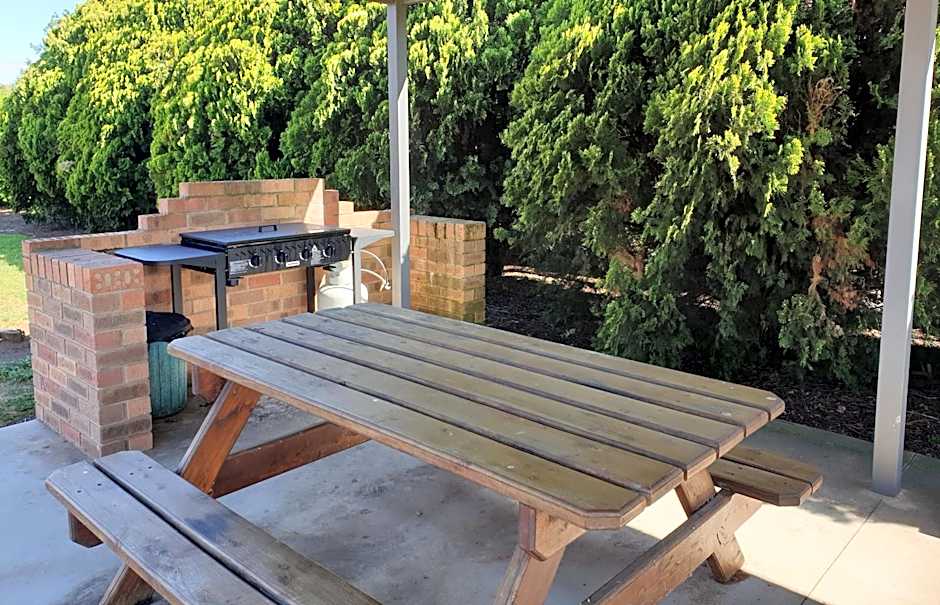 The Finley Palm Motor Inn