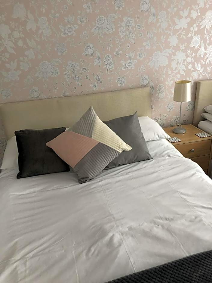 Basingstoke En Suite Room in Garden Annex