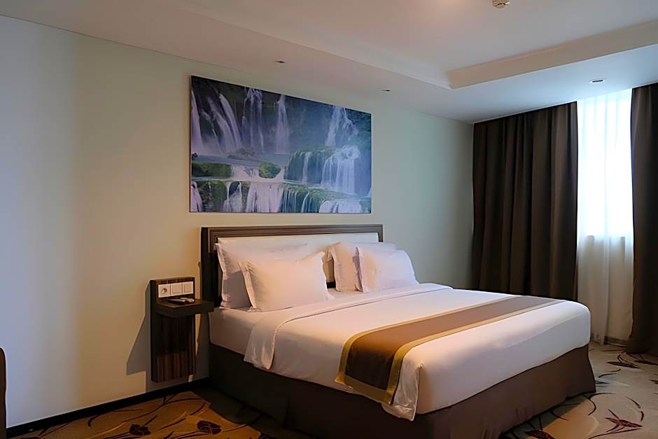 Travellers Hotel Phinisi