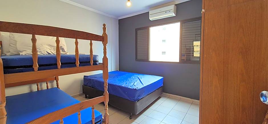 ESD01- Ar Condicionado 5min a pé da Praia da Enseada, Apartamento