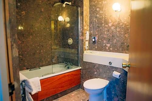 Photo 1 of 4 of Queen Room - NonSmoking