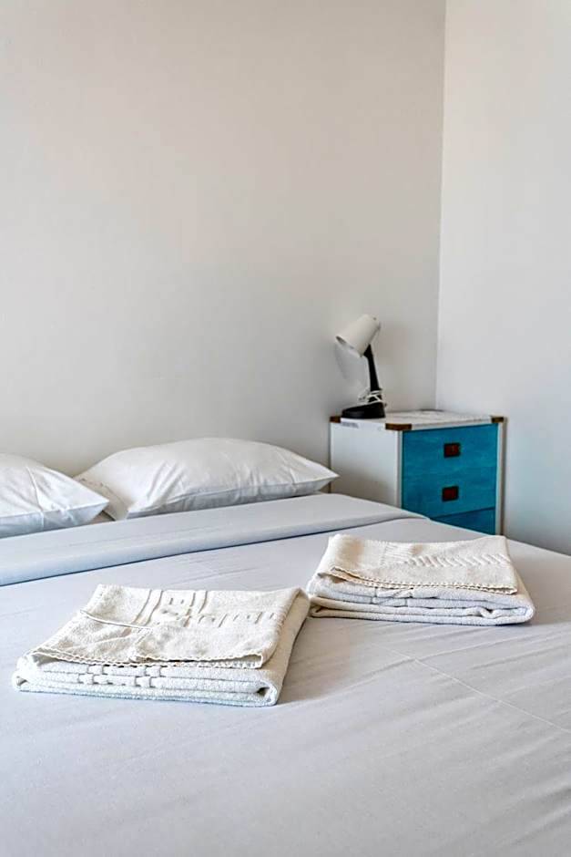 Blife Faro Beach Hostel & Rooms