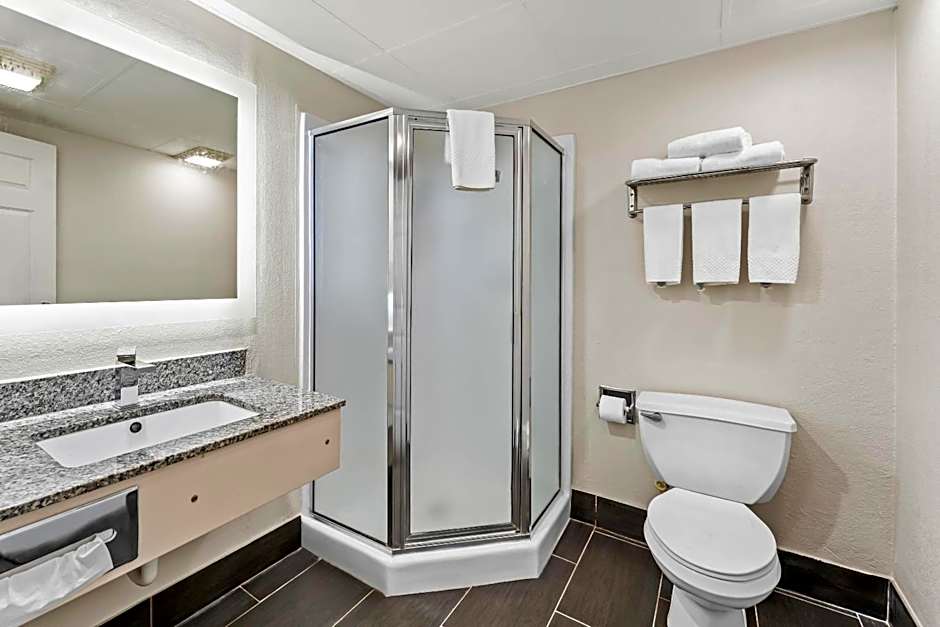 Quality Inn & Suites near Robins Air Force Base