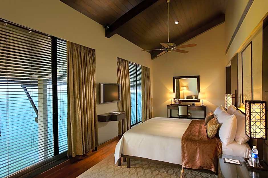Photo 1 of 4 of Club Duplex Suite