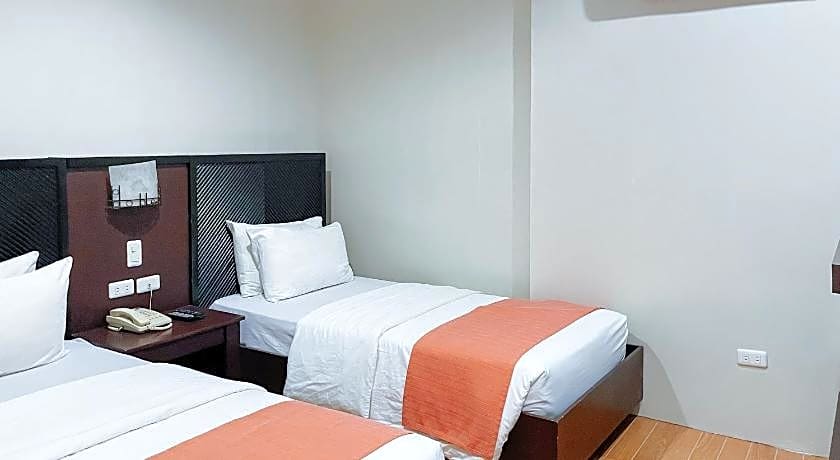 RedDoorz Plus @ Hotel Esse