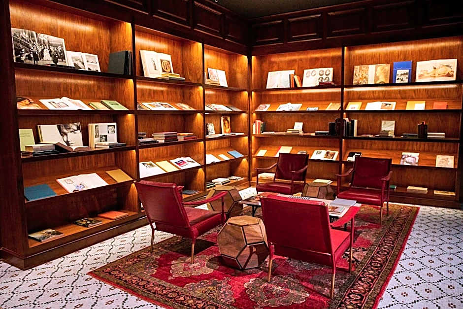 The Adolphus, Autograph Collection