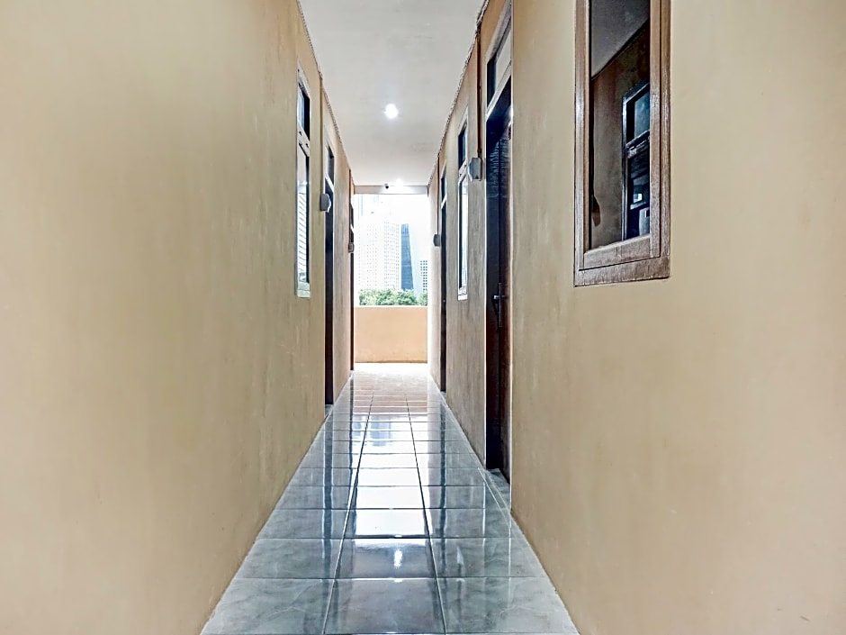 OYO 90469 Benhil Karet Tengsin