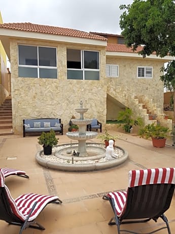 Montana Luna House with Rooms