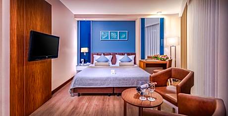 Family Room with Sea View