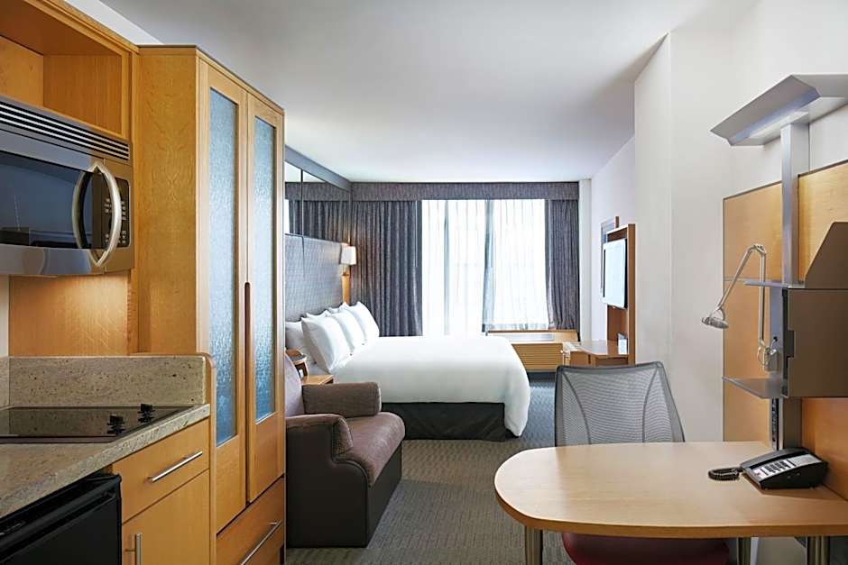 The Jewel, a Club Quarters Hotel, Opposite Rockefeller Center