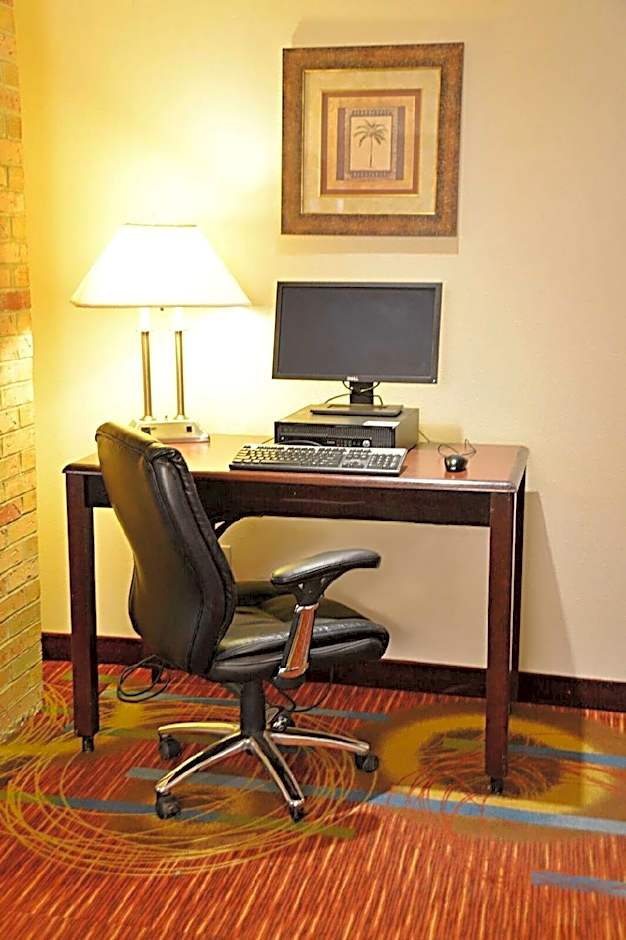 Country Hearth Inn & Suites - Kenton