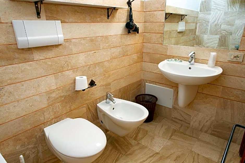 HOTEL Al FARO , SPIAGGIA LA CINTA ,SAN TEODORO