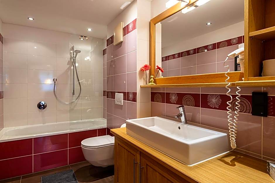 Elinas Mountain Views