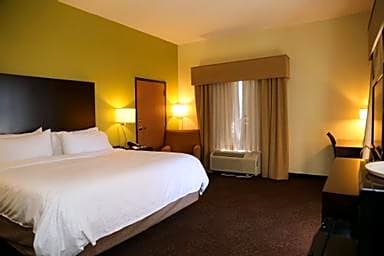 Holiday Inn Express Hotel & Suites Cleveland - Ms