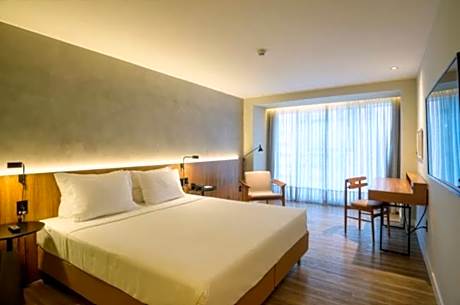 STUDIO DELUXE DOUBLE