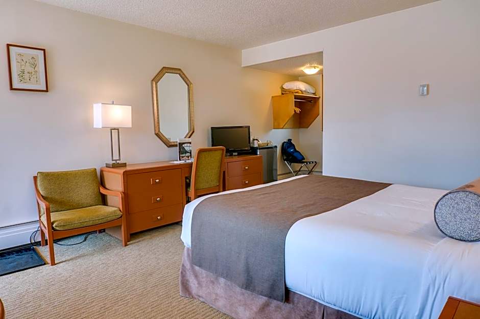 Rocky Mountain Ski Lodge