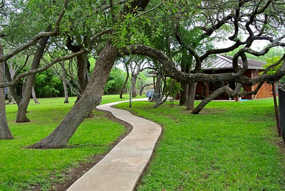 Live Oaks Bed and Breakfast