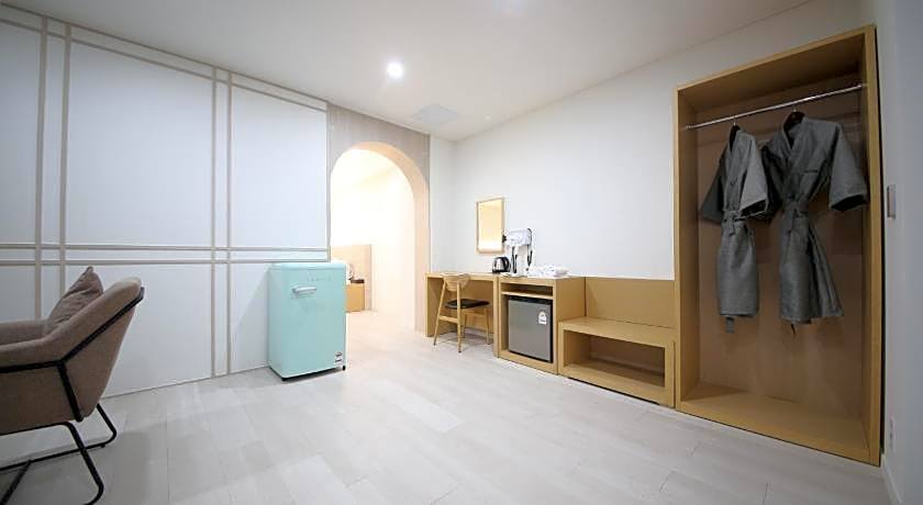 HARU HOTEL