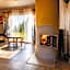 Lake Deer Park Retreat with Hot Tub & Sauna