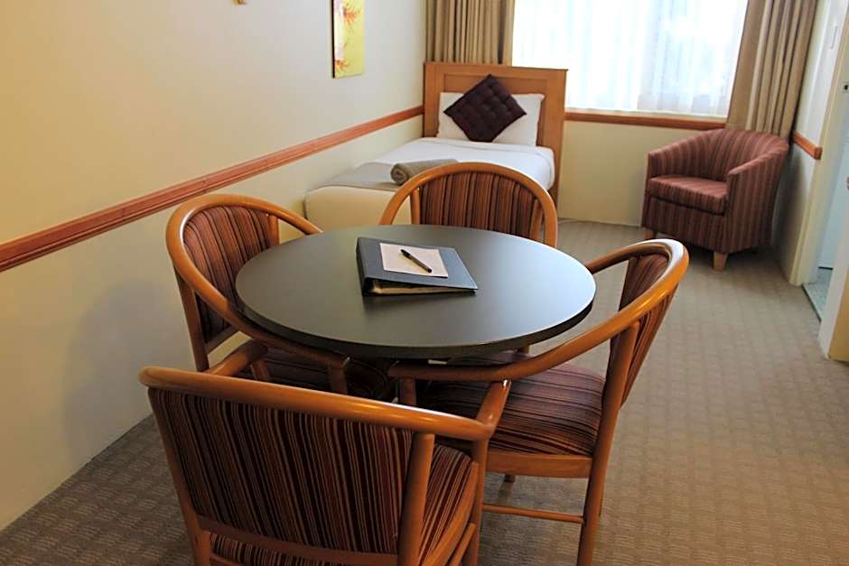 Three Explorers Motel