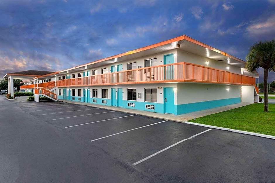 Howard Johnson by Wyndham Vero Beach/I-95