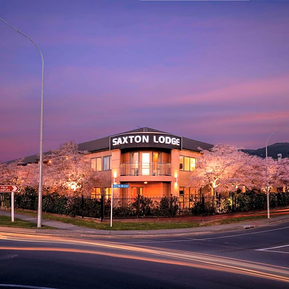 Saxton Lodge
