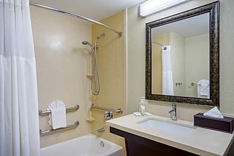 1 Queen and 2 Double 2 Bdrm Suite