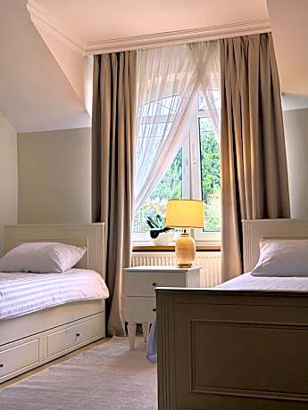 Twin Room with Private Bathroom