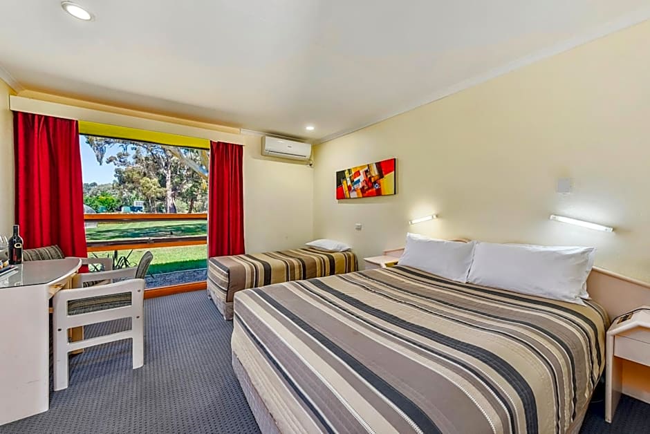 William Macintosh Motor Lodge