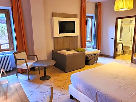 Economy Triple Room