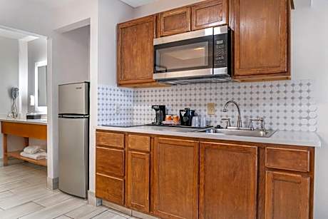 Superior Family King Suite - Non-Smoking