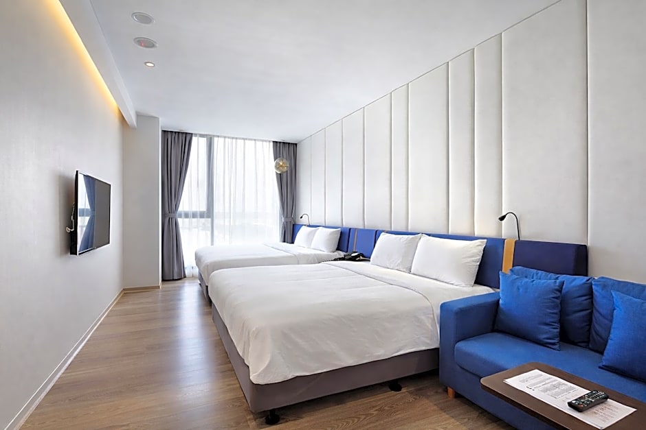 Explore Hotel