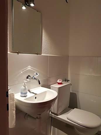 Budget Single Room with Shared Toilet