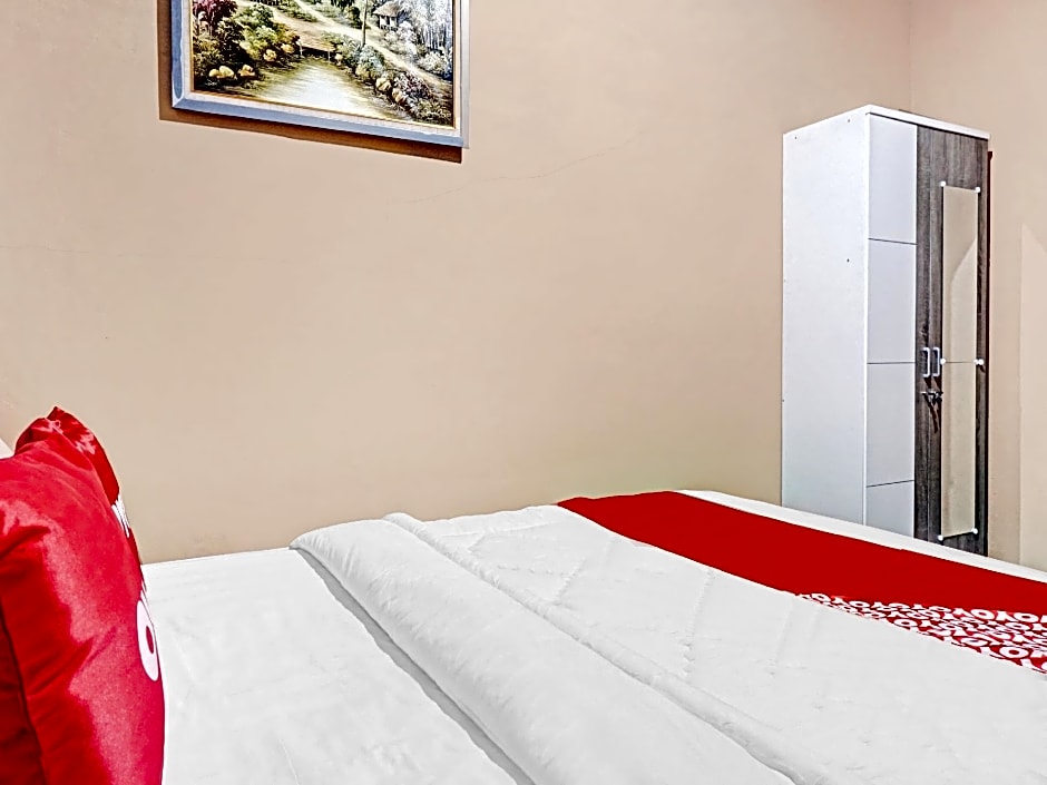 OYO 90469 Benhil Karet Tengsin