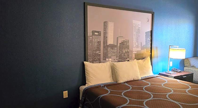 Super 8 by Wyndham Dilley TX