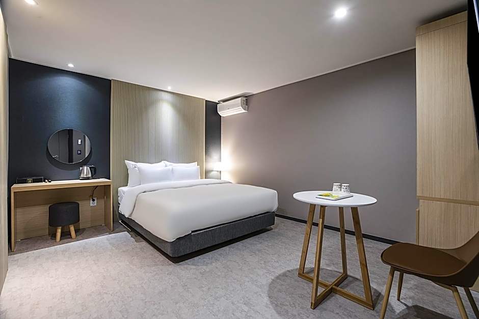 JJ Hotel
