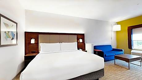 Suite - Hearing Accessible - Non-Smoking