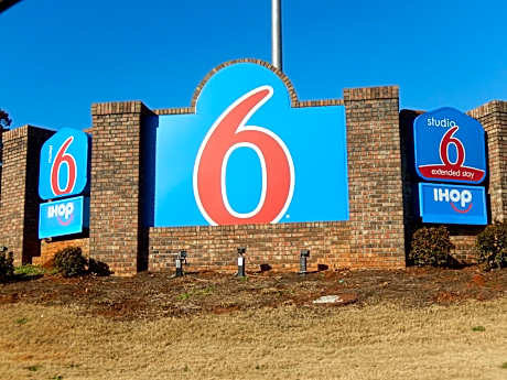 Studio 6 LaGrange