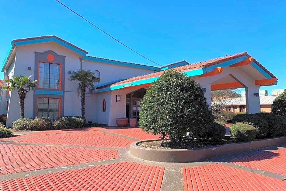 Howard Johnson by Wyndham Columbus Fort Benning