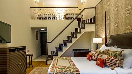 Family Duplex Suite with 20 % off on food, soft beverages and Spa along with free pickup and drop to Mall Road