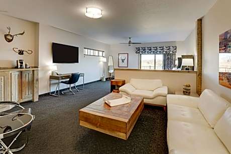 Superior King Suite